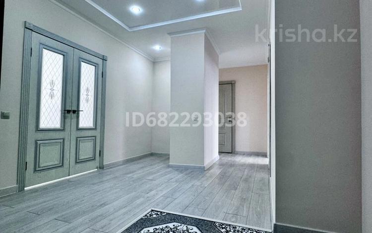 3-бөлмелі пәтер · 100 м² · 3/9 қабат, Гагарина 1, бағасы: 33 млн ₸ в Уральске — фото 35