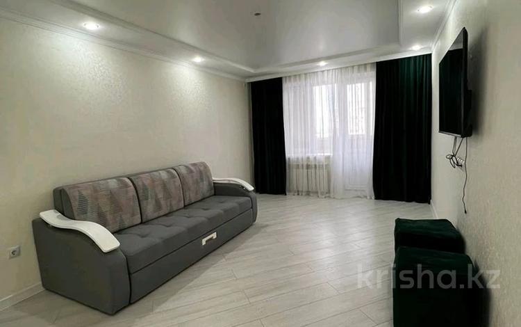 2-комнатная квартира · 70 м² · 7/9 этаж, мкр Женис 7/1 за 20 000 ₸ в Уральске — фото 2