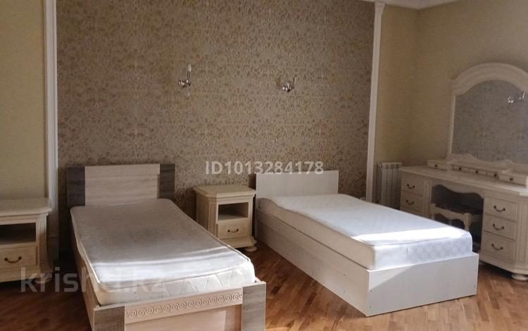 4 комнаты · 120 м² · 2/2 этаж, мкр Центральный, Б Момушулы 8б за 50 000 ₸ в Атырау — фото 2