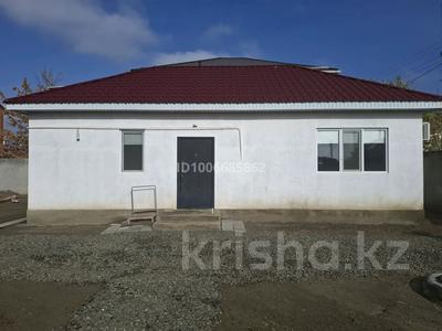 Отдельный дом · 2 комнаты · 68 м², мкр Нурсая, Куншуак 24 за 150 000 〒 в Атырау