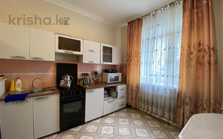 3-бөлмелі пәтер, 80 м², 1/2 қабат, мкр Новый Город, Назарбаева, бағасы: 24.5 млн 〒 в Караганде, Казыбек би р-н — фото 7