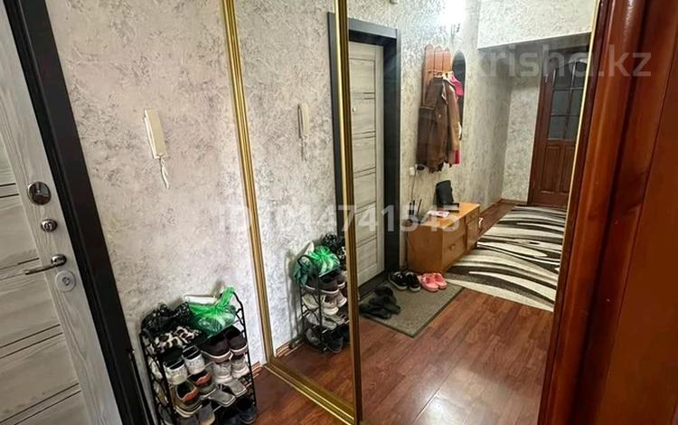 1-комнатная квартира · 42 м² · 3/10 этаж, мкр Юго-Восток, Мкр Юго-Восток, ул. Таттимбета 10 за 19 млн ₸ в Караганде, Казыбек би р-н — фото 2