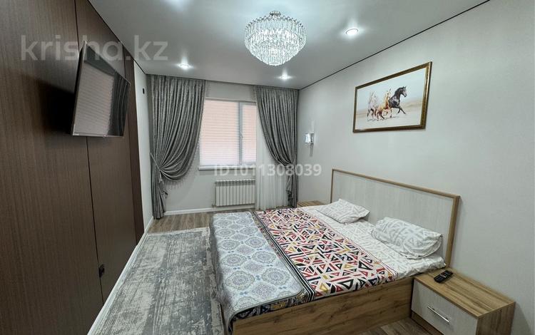 1-бөлмелі пәтер · 40 м² · 1/5 қабат, 16-ш/а. 82, бағасы: 13 000 ₸ в Актау, 16-й мкр  — фото 2