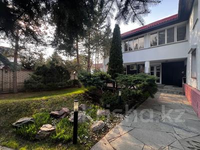 Жеке үй · 5 бөлме · 350 м², мкр Коктобе, Жанибекова — Омаровой, бағасы: 2.7 млн 〒 в Алматы, Медеуский р-н