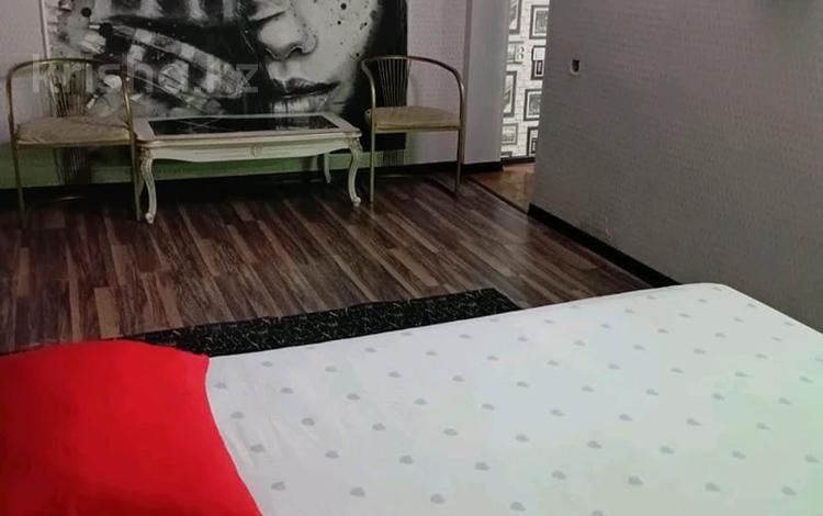 1-бөлмелі пәтер · 30 м² · 1/5 қабат, Бектурганова,Старый болашак 30 — Есенова, бағасы: 7 000 ₸ в  — фото 2