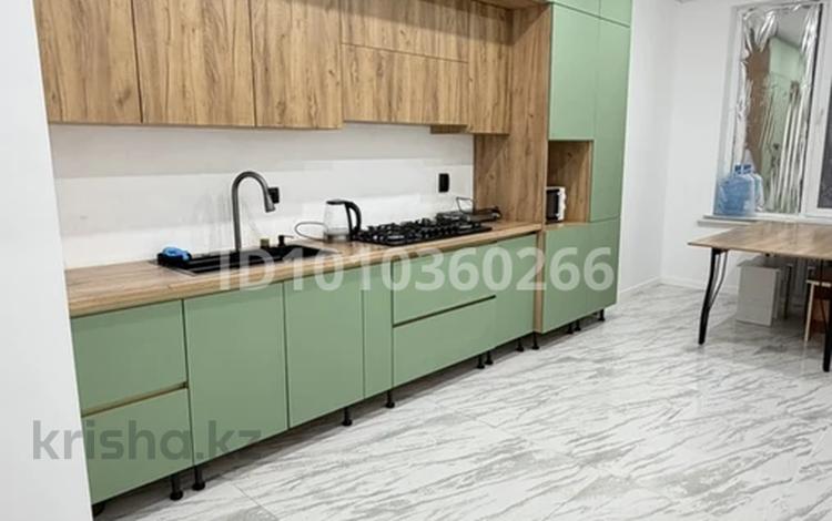 2-бөлмелі пәтер · 72 м² · 3/8 қабат, мкр Нурсая-3, Абулхаир хана, бағасы: 250 000 ₸ в Атырау — фото 2