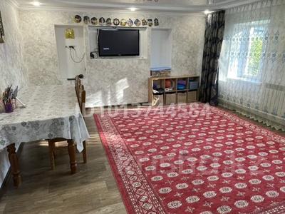 Жеке үй · 4 бөлме · 98 м² · 100 жүзд., Сенкибай батыр 26 — Дом можно сделать домик отдыха и новая баня готовый бизнес, бағасы: 15 млн ₸ в Каркаралинске