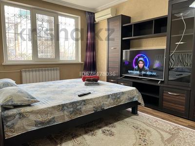 1-комнатная квартира, 47 м², 1/5 этаж посуточно, Абубакира Кердери 141 за 10 000 〒 в Уральске