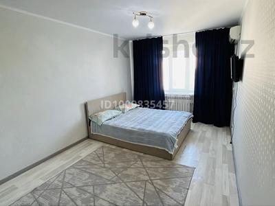1-комнатная квартира · 45 м² · 5/10 этаж, мкр Кунаева 67 — Площадь первого президента, Жайык самалы за 12 000 ₸ в Уральске