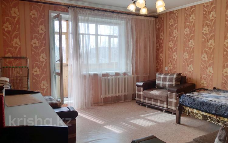1-комнатная квартира, 41 м², 3/5 этаж, Гульдер 1 21 за 16 млн 〒 в Караганде, Казыбек би р-н — фото 2