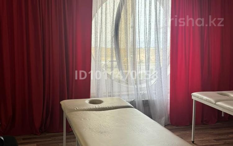 Салоны красоты, студии · 15 м² за 135 000 ₸ в Актау, 17-й мкр — фото 8