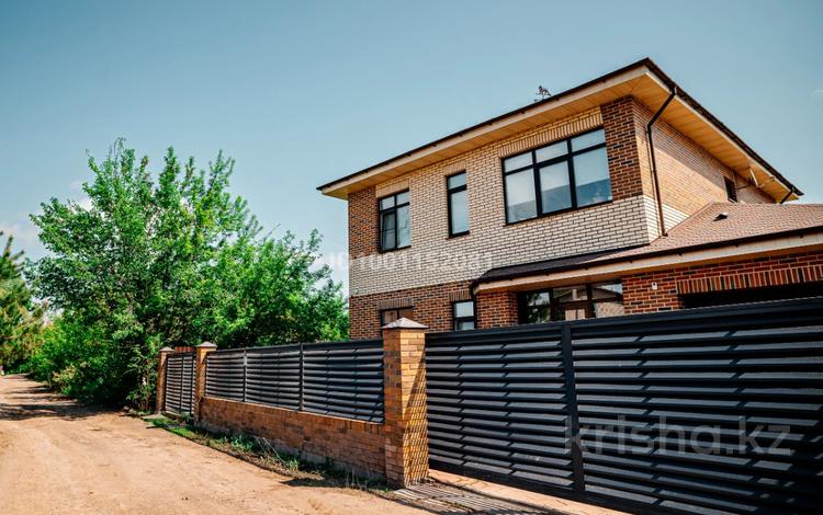 Отдельный дом · 4 комнаты · 201.9 м² · 7 сот., мкр Омега, Самал-3 за 82 млн 〒 в Уральске — фото 2
