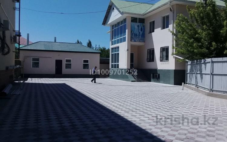 Кеңселер, білім орталықтары, кабинеттер және жұмыс орындары · 725 м², бағасы: 2 млн ₸ в  — фото 2