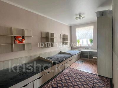 Отдельный дом · 4 комнаты · 180 м² · 15 сот., 4 квартал 923 — Магазин Шұғыла за 16 млн ₸ в Саина Шапагатовой
