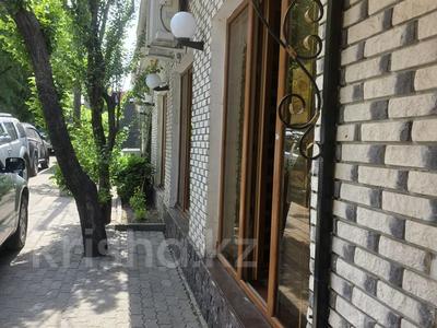 Свободное назначение, офисы, салоны красоты, медцентры и аптеки, образование, кабинеты и рабочие места, студии · 140 м² за 770 000 ₸ в Алматы, Ауэзовский р-н