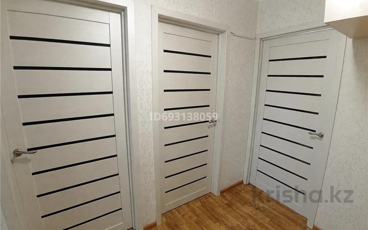 2-комнатная квартира · 63 м² · 4/5 этаж, мкр Юго-Восток, Мкр Юго-Восток, 29й микрорайон 8 за 200 000 ₸ в Караганде, Казыбек би р-н — фото 8