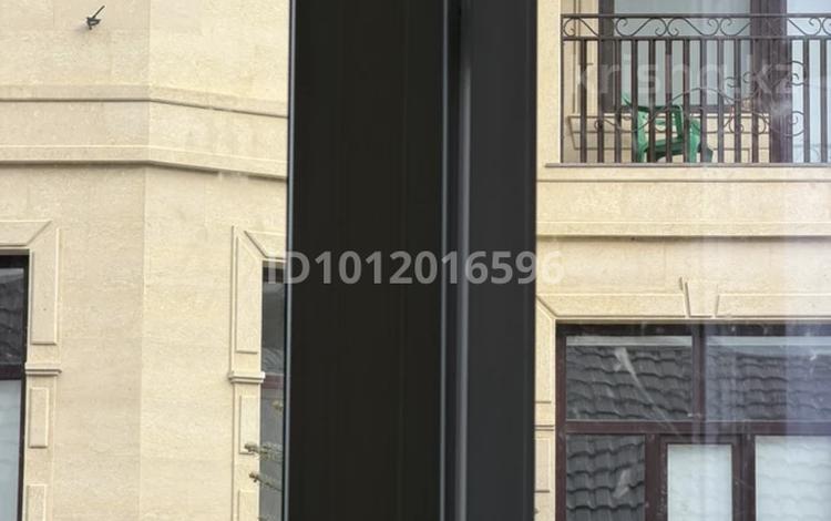Отдельный дом · 8 комнат · 500 м² · 9 сот., мкр Нурсая-3, Т.Жургенов 11 за ~ 2.2 млн ₸ в Атырау — фото 2