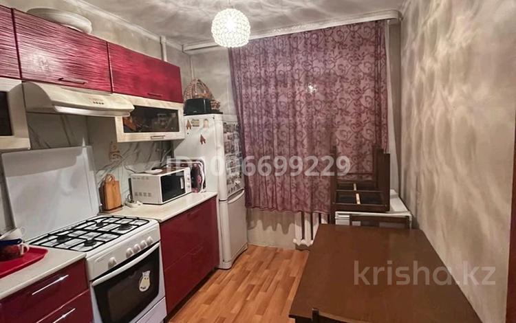 3-комнатная квартира · 63 м² · 5/9 этаж, мкр Кунаева за 24 млн ₸ в Уральске — фото 2