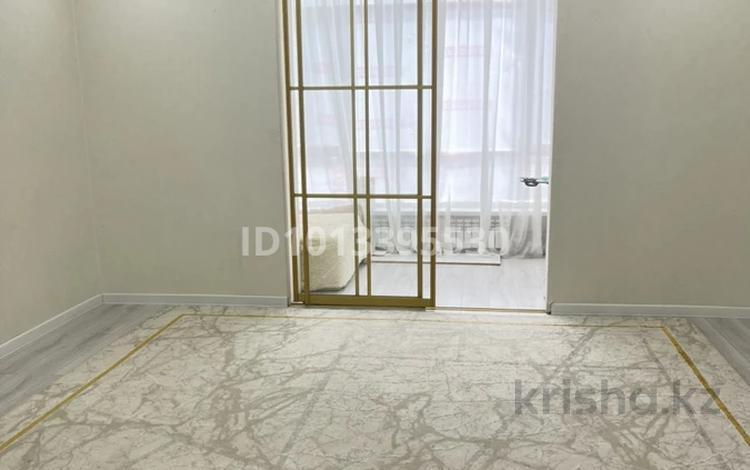 1-комнатная квартира · 64.5 м² · 1/3 этаж, мкр Старый Аэропорт — Баня Кристалл за 23 млн ₸ в Уральске — фото 2