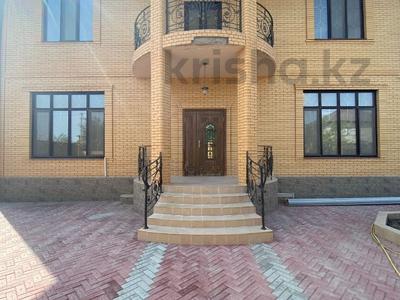Отдельный дом · 7 комнат · 320 м², мкр Самал, С. Нурмагамбетова 2 за 1.3 млн 〒 в Атырау