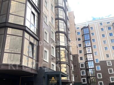 2-комнатная квартира · 71.3 м² · 4/9 этаж, Молдагуловой 5/4 за 42.8 млн 〒 в Уральске