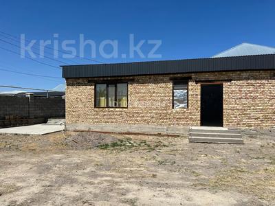 Жеке үй · 2 бөлме · 80 м² · 10 жүзд., Кобыланды батыр 19 — Сах завод, возле горбатого моста, бағасы: 10.5 млн ₸ в Шу
