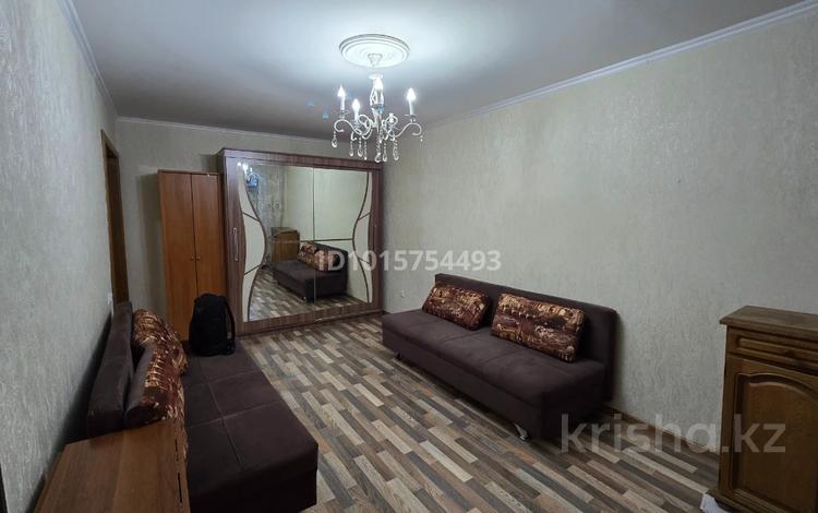 1-комнатная квартира · 35 м² · 3/5 этаж, мкр Казахфильм 17 за 250 000 ₸ в Алматы, Бостандыкский р-н — фото 2