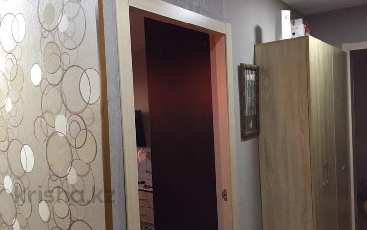 4-комнатная квартира · 64 м² · 5/5 этаж, 15 мкр — Горняк за 14.2 млн 〒 в Караганде, Алихана Бокейханова р-н — фото 4