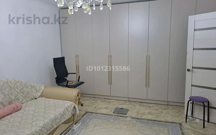 1-комнатная квартира · 44.2 м² · 1/5 этаж, мкр Нурсая 111 — за учебным центром Аджип и бани "Таза" за 15 млн ₸ в Атырау — фото 2