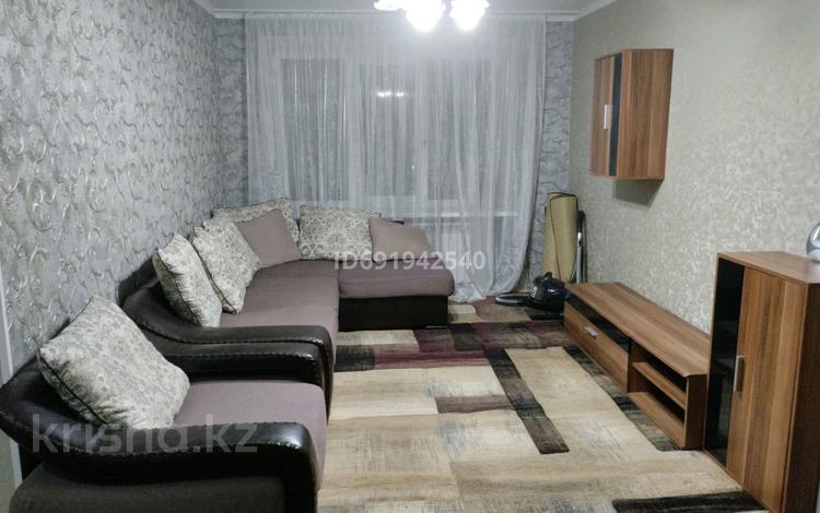 2-комнатная квартира, 46 м², 1/5 этаж помесячно, 4 мкр 14 — Магазин Казахстан за 200 000 〒 в Риддере — фото 2