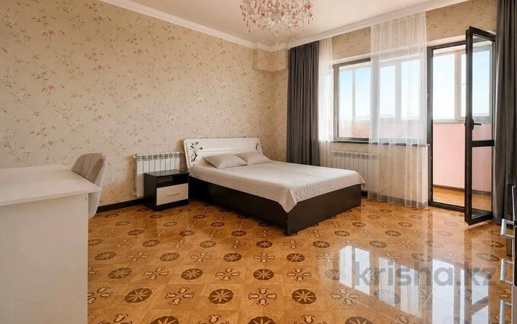 2-комнатная квартира · 80 м² · 8/17 этаж, Жарокова 137 за 350 000 ₸ в Алматы — фото 17