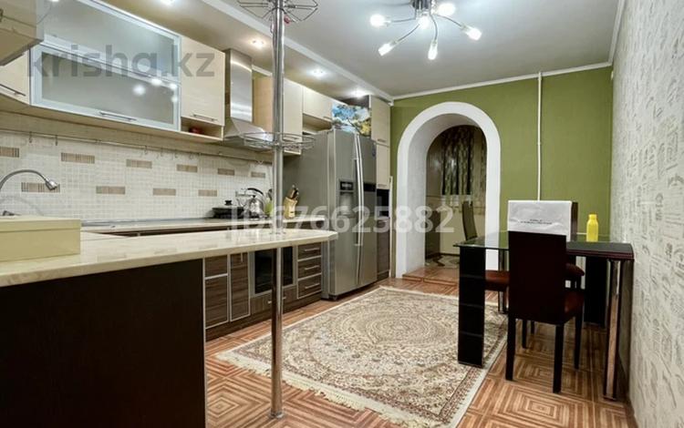 3-бөлмелі пәтер · 90 м² · 10/10 қабат, Жеңіс ш/а, бағасы: 265 000 ₸ в Уральске, мкр Женис — фото 56