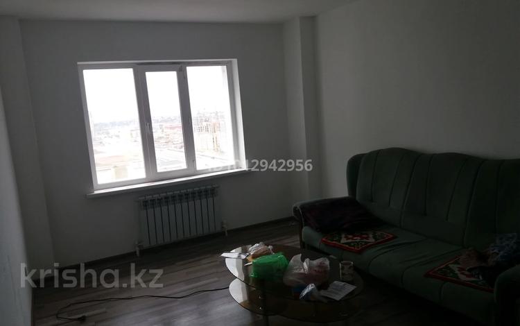 2-комнатная квартира · 64 м² · 17/25 этаж, Микрорайон Байкена Ашимова за 130 000 ₸ в Караганде, Казыбек би р-н — фото 2