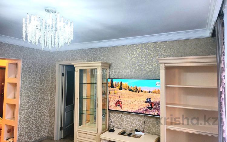 2-бөлмелі пәтер · 55 м² · 3/5 қабат, Жаңа қала ш/а. 56 — Бухар-Жырау Центр города, бағасы: 18 000 ₸ в Караганде, Казыбек би р-н — фото 2