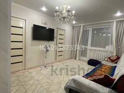 3-комнатная квартира · 48 м² · 3/5 этаж, Майкудук, 17й микрорайон 34 — садик Балапан за 14 млн ₸ в Караганде, Алихана Бокейханова р-н