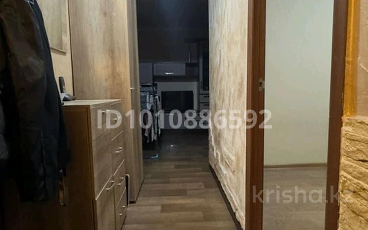 2-бөлмелі пәтер · 45 м² · 3/5 қабат, мкр Аксай-2 5 — Толе би саина, бағасы: 230 000 〒 в Алматы, Ауэзовский р-н — фото 2