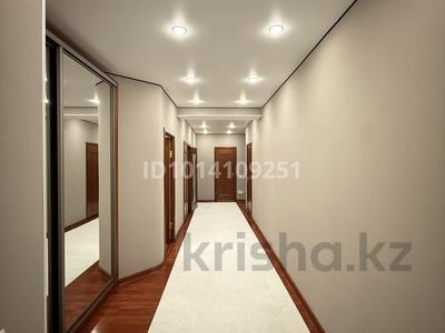 3-бөлмелі пәтер · 125 м² · 2/5 қабат, Ескі қала, Карасай батыра 13 — ост Парк Пушкина сзади маг Анвар, бағасы: 45 млн ₸ в Актобе, Старый город