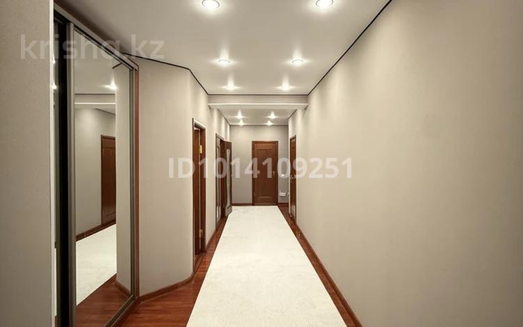 3-бөлмелі пәтер · 125 м² · 2/5 қабат, Ескі қала, Карасай батыра 13 — ост Парк Пушкина сзади маг Анвар, бағасы: 45 млн ₸ в Актобе, Старый город — фото 2