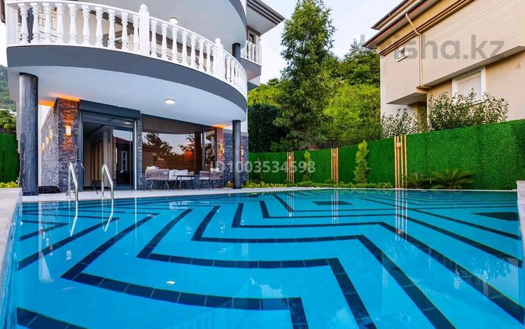 Отдельный дом · 4 комнаты · 240 м² · 6 сот., BEKTAŞ 39 — Центр города, где &quot;I love you Alanya &quot; за 496 млн 〒 в Аланье — фото 2