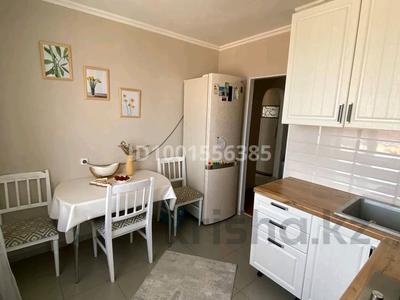 Продажа квартир в Западно-Казахстанской обл.: 2-комнатная квартира · 52.3 м² · 8/9 этаж, мкр Кунаева 25 за 19.5 млн 〒 2-комнатная квартира · 52.3 м² · 8/9 этаж, мкр Кунаева 25 за 19.5 млн 〒 в Уральске