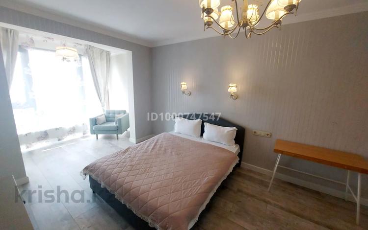 2-бөлмелі пәтер · 70 м² · 12/15 қабат, Наурызбай батыра 50 — Жибек Жолы, бағасы: 30 000 ₸ в Алматы, Алмалинский р-н — фото 2