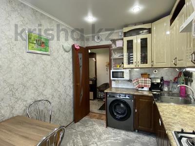 3-комнатная квартира · 63.3 м² · 8/9 этаж, Курмангазы 161 — Магазин Школьник за 20.5 млн 〒 в Уральске, мкр Школьник