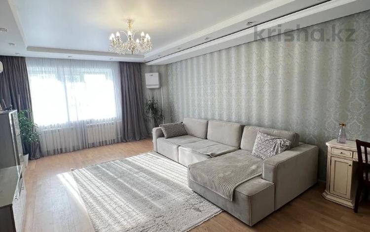 4-комнатная квартира · 207 м² · 3/6 этаж, мкр. Алтын орда, Молдагуловой за 76 млн ₸ в Актобе — фото 16