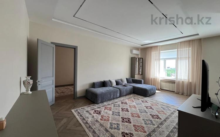 2-комнатная квартира · 75.6 м² · 8/8 этаж, мкр Михайловка , Аманжолова 41 за 60 млн ₸ в Караганде, Казыбек би р-н — фото 2