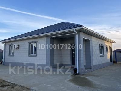 Отдельный дом · 3 комнаты · 130 м² · 8 сот., мкр Атырау-2, 16 11 — 44 школа за 28 млн 〒 в мкр	Атырау-2