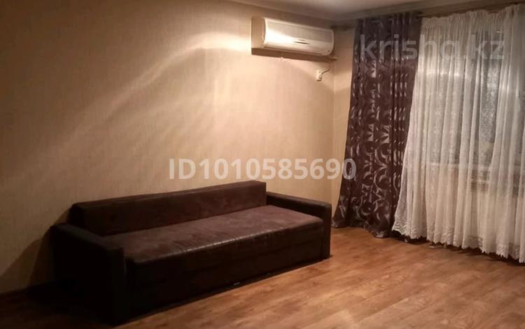 2-комнатная квартира · 72 м² · 6/6 этаж, мкр Жилгородок, проспект Бейбітшілік 5/1 — Возле рынок Жилгородок за 130 000 〒 в Актобе — фото 2