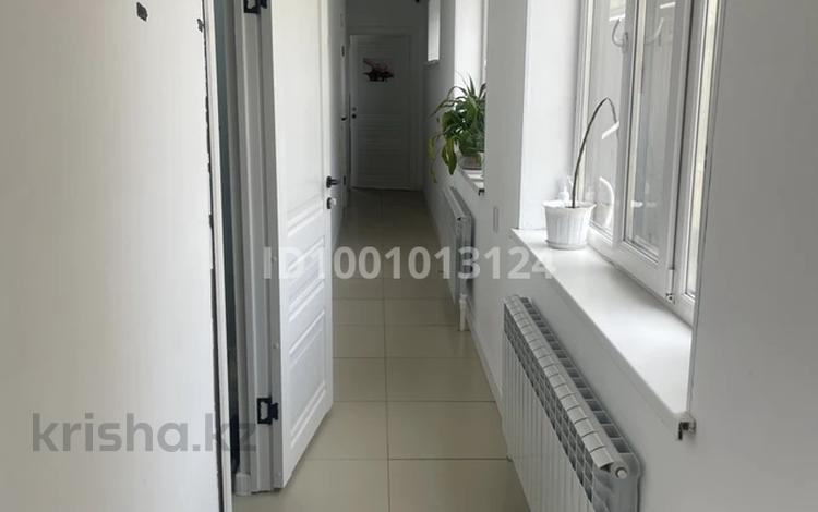 Офисы, магазины и бутики, кабинеты и рабочие места, студии · 60 м² за 70 000 ₸ в Актобе, Старый город — фото 2