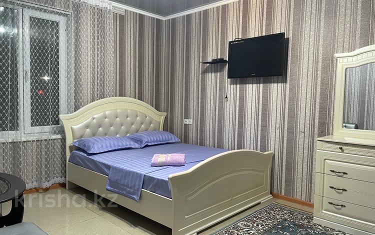 2-комнатная квартира, 48 м², 2/2 этаж посуточно, Аймаутова 48 за 12 000 〒 в Шымкенте, Енбекшинский р-н — фото 3