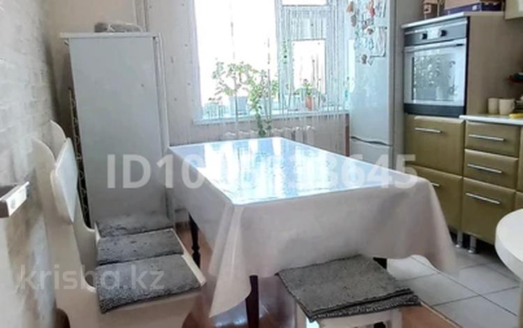 2-комнатная квартира · 61 м² · 2/5 этаж, мкр Кадыра Мырза-Али 9 за 200 000 ₸ в Уральске — фото 2