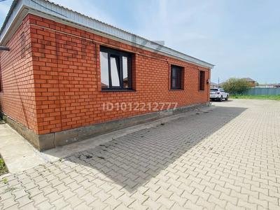Жеке үй · 3 бөлме · 134 м² · 8 сот., мкр 12 — 12 колцовой Аксункар СТО, бағасы: 35 млн ₸ в Актобе